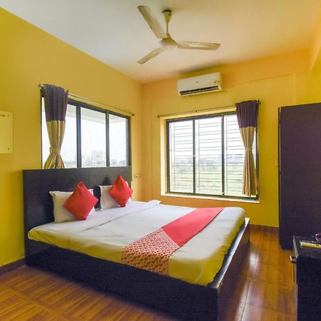 Hotel O Regal Inn Calcutta Buitenkant foto
